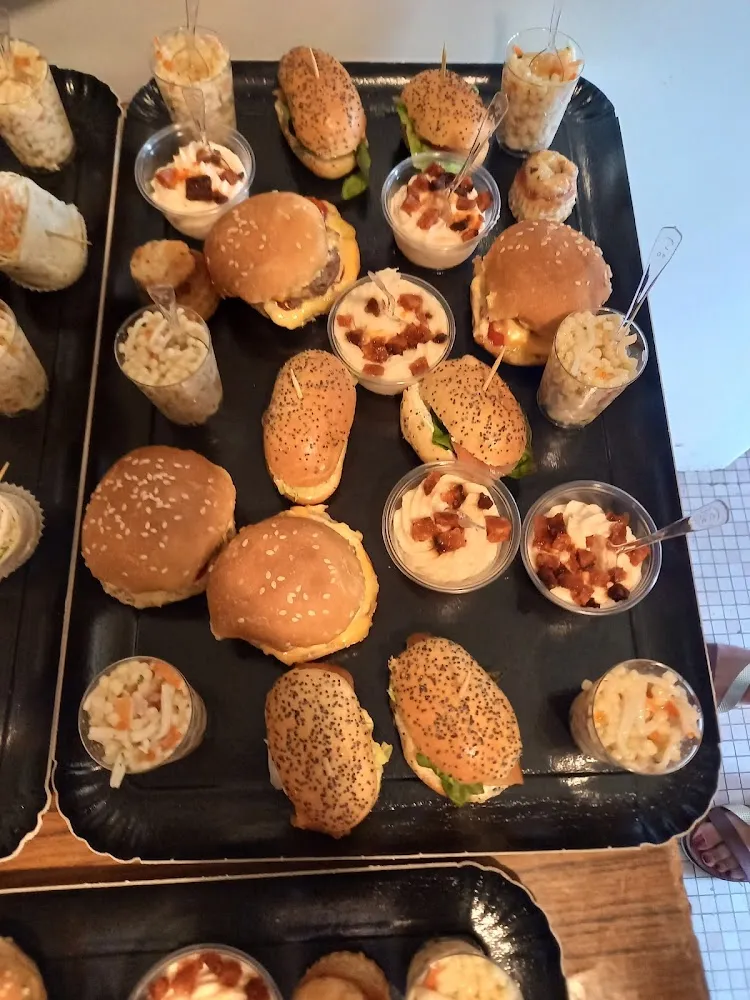 Assortiment de Petits Fours Chaud Et Froid