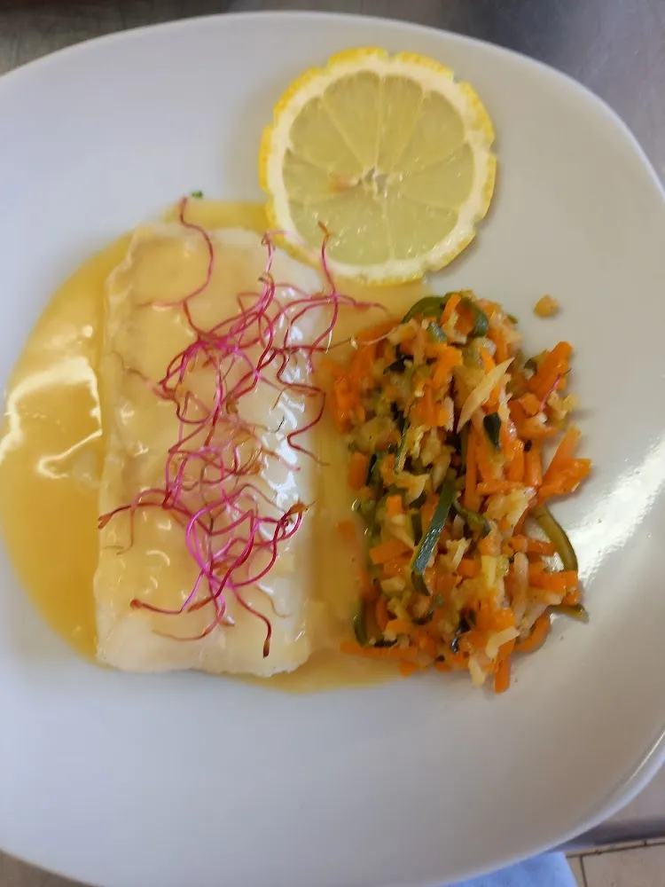 Dos de Cabillaud Sauce Beurre Blanc Et Julienne de Légumes